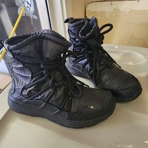 Nike Tanjun Boots size 7